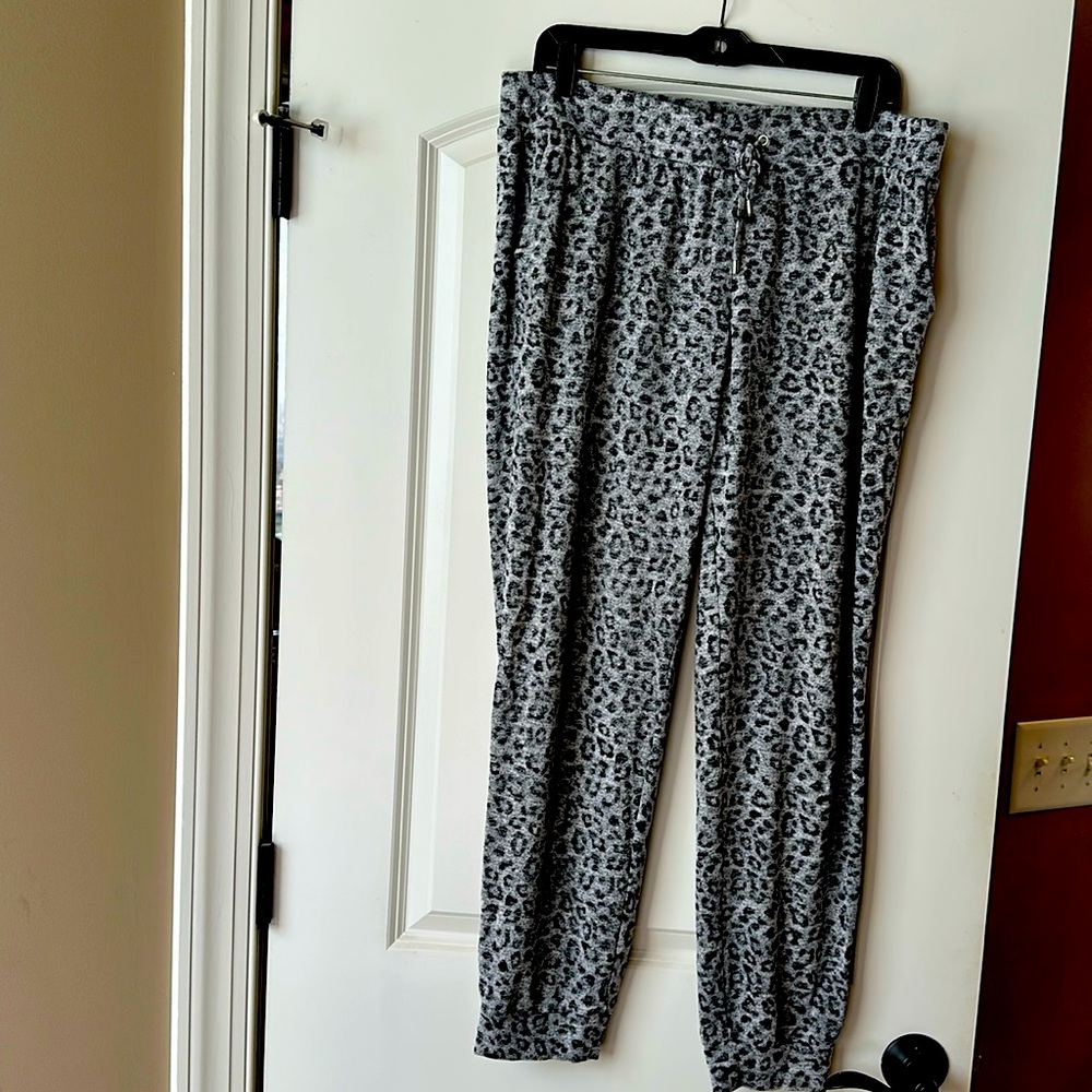 Chico’s Zenergy cuffed sweats- animal print